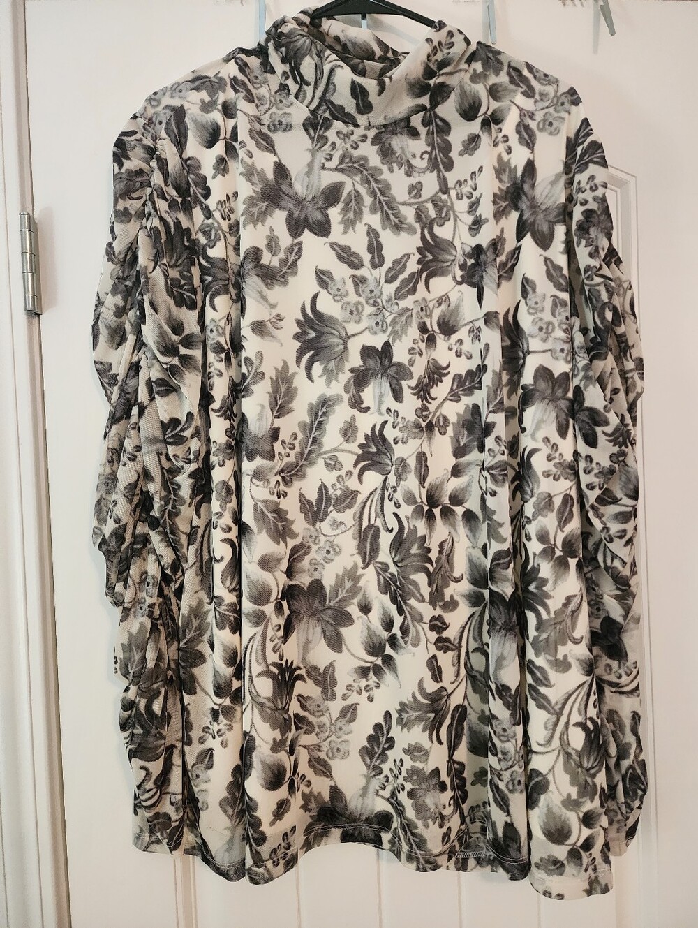 Susan Graver Black & White Floral Mesh Turtleneck Ruched Long Sleeves 4X NWOT